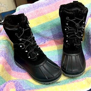 Land’s End Youth black Winter snow boots size 10.